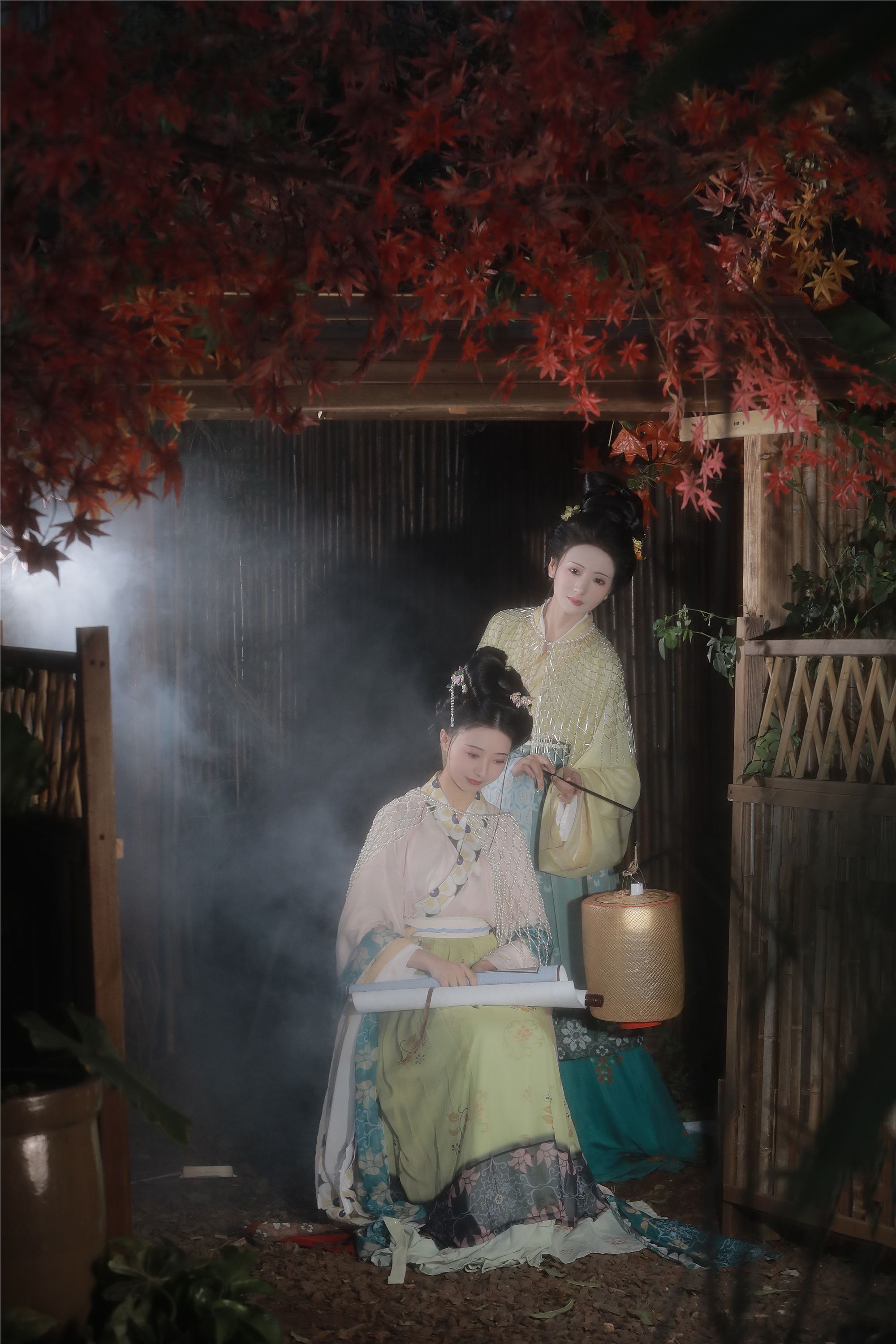 YITUYU艺图语 2025.02.06 眉目自成诗三百，鬓如春风裁 一固美撇捺